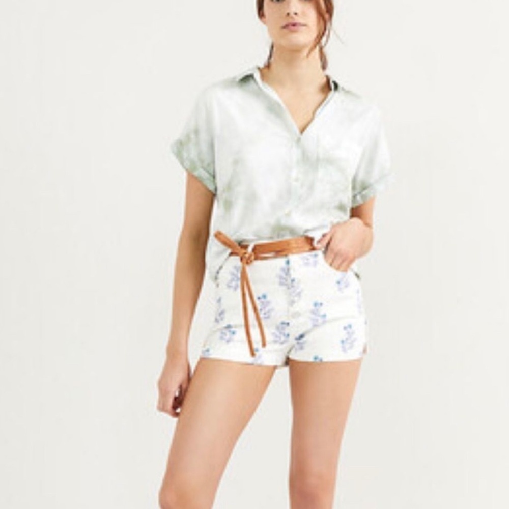 Anthropologie Cloth and Stone Tie Dye Shortsleeve Buttondown, size Medium